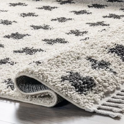 NuLOOM Fatima Cross Cozy Shag Tassel Area Rug 5 NuLOOM Fatima Cross Cozy Shag Tassel Area Rug - Image 3