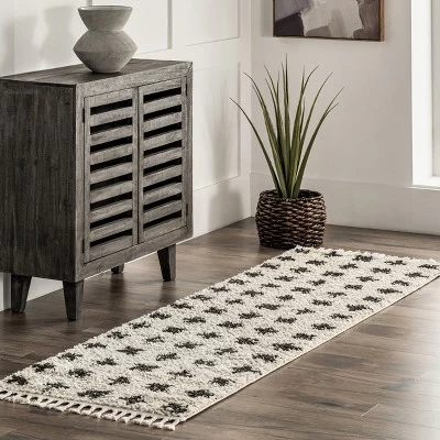 NuLOOM Fatima Cross Cozy Shag Tassel Area Rug 3 NuLOOM Fatima Cross Cozy Shag Tassel Area Rug