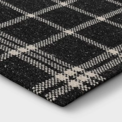 2'x3' Indoor/Outdoor Woven Tapestry Rug Black - Threshold™ 4 2'x3' Indoor/Outdoor Woven Tapestry Rug Black - Threshold™ - Image 2